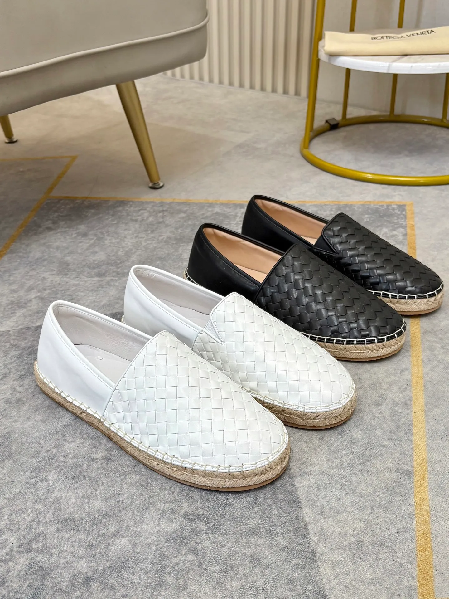 P420. BV men's casual shoes, handsome and versatile low-top shoes, woven cowhide upper, pigskin lining for the feet, 🌺🌺perfect shoe last, 🌲🌲 fashionable and handsome, comfortable on the feet, 🚗🚗wear-resistant and non-slip rubber outsole. Code number: 38-44. 45 is custom-made and cannot be returned or exchanged